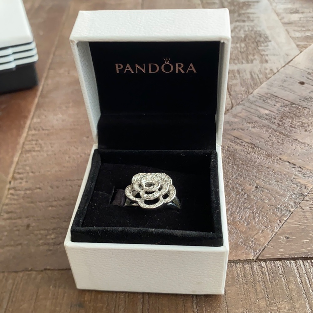 Pandora flower ring